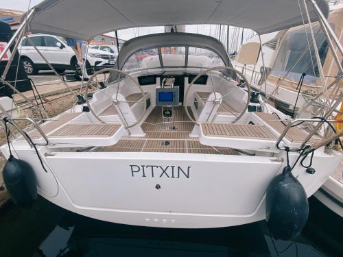 Sailboat Hanse 388 available for charter in Marseilles