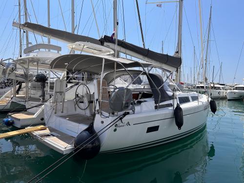 Sailing yacht Hanse 388 available for charter in Seget