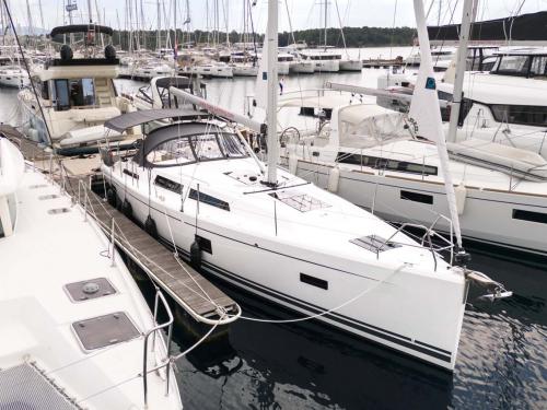 Segelyacht Hanse 388 Yachtcharter in Sibenik
