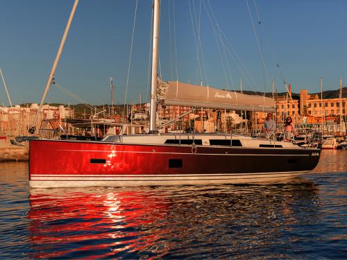 Sailing yacht Hanse 388 for rent in Marina Mandalina