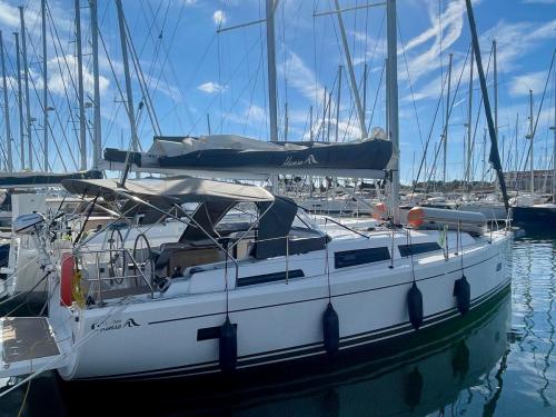 Segelyacht Hanse 388 chartern in Hyeres
