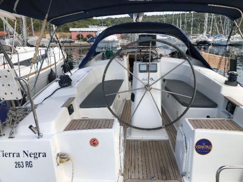 Sailboat Hanse 400 for rent in Primosten