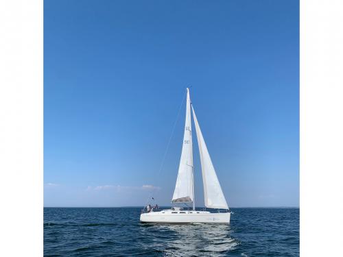 Sailing yacht Hanse 400 for rent in Pirita Marina