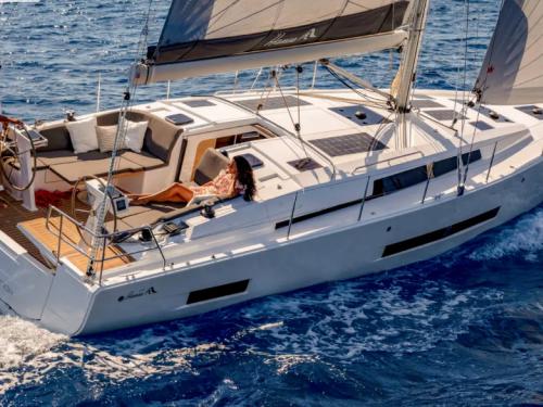 Sailing yacht Hanse 410 for hire in Marseilles