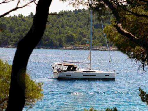 Sailing yacht Hanse 410 available for charter in Marina Mandalina