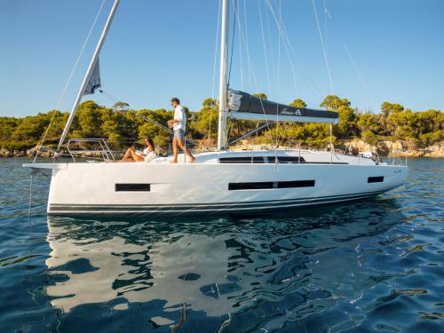 Segelboot Hanse 410 chartern in Marina Pirovac