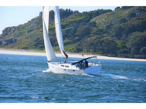 Sailing yacht Hanse 415 available for charter in Baiona