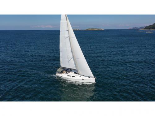 Sailing yacht Hanse 415 available for charter in Baiona