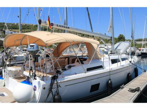 Yacht Hanse 418 for charter in Primosten