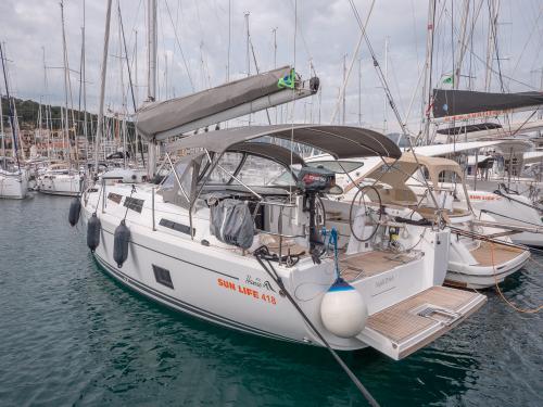 Yacht Hanse 418 for rent in Split
