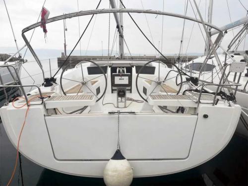 Sailboat Hanse 418 for charter in Rogoznica
