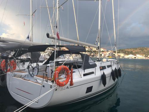 Sailing boat Hanse 418 for charter in Rogoznica
