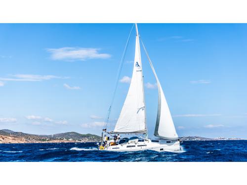 Yacht Hanse 418 for rent in Lavrio