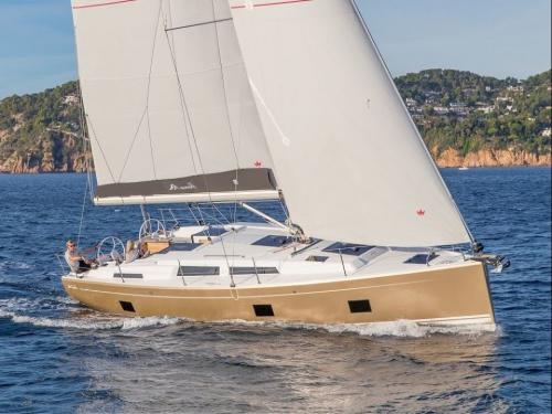 Sailing boat Hanse 418 for rent in Lavrio