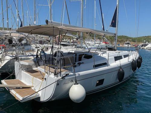 Yacht Hanse 418 chartern in Lefkas