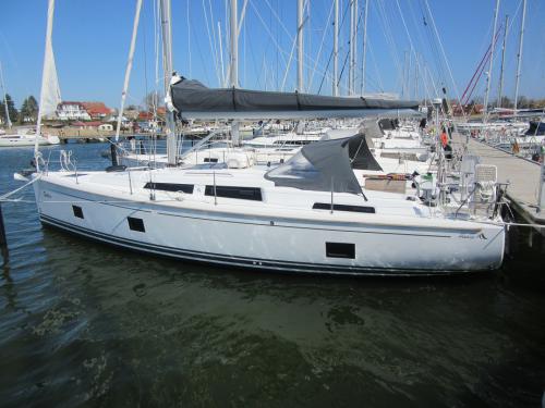 Sailboat Hanse 418 for rent in Saltsjobaden