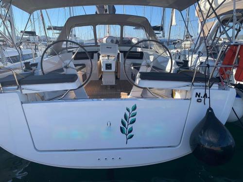 Sailboat Hanse 418 for charter in Lefkas