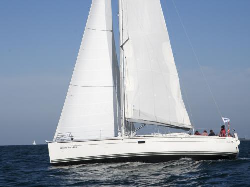 Yacht Hanse 430e - Sailboat Charter Heiligenhafen