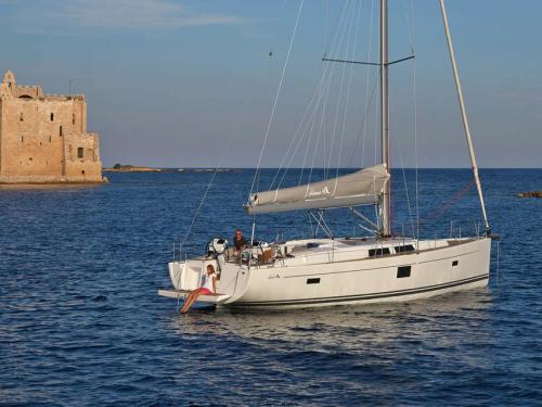 Yacht Hanse 455 for rent in Marina Mallorca Nautica