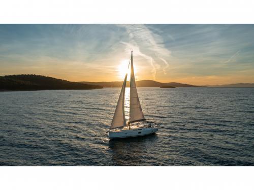 Yacht Hanse 455 chartern in Milna