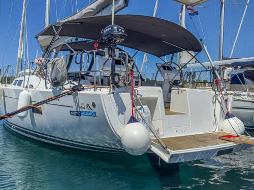 Yacht Hanse 455 chartern in Pula