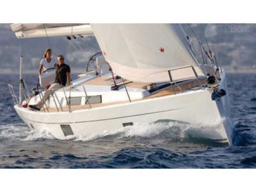 Yacht Hanse 455 for hire in Lefkas