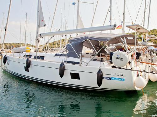 Segelboot Hanse 458 chartern in Pula