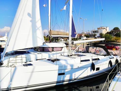Sailboat Hanse 458 for rent in Lefkas Marina