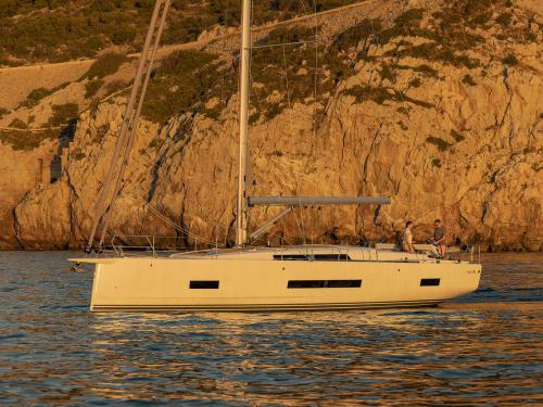 Sailing boat Hanse 460 for rent in Seget