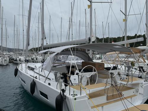Segelboot Hanse 460 chartern in Marina Frapa