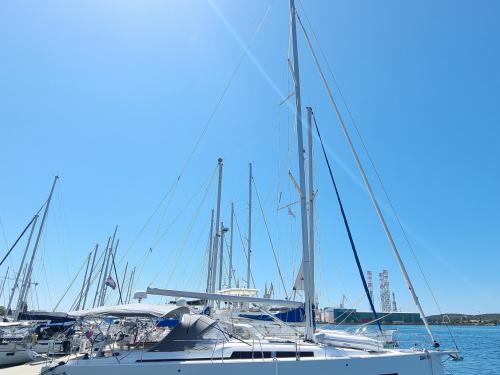 Sailing yacht Hanse 460 for rent in ACI marina Pula