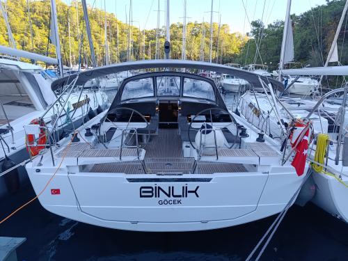 Sailboat Hanse 460 for hire in Skopea Marina