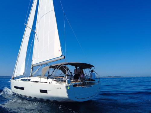 Segelyacht Hanse 460 Yachtcharter in Marina Bandol lsland