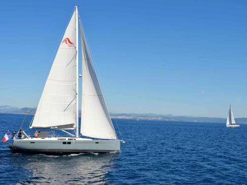 Yacht Hanse 505 for charter in Grimaud