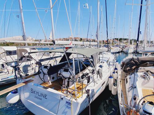 Sailing yacht Hanse 505 for charter in Marina Punat