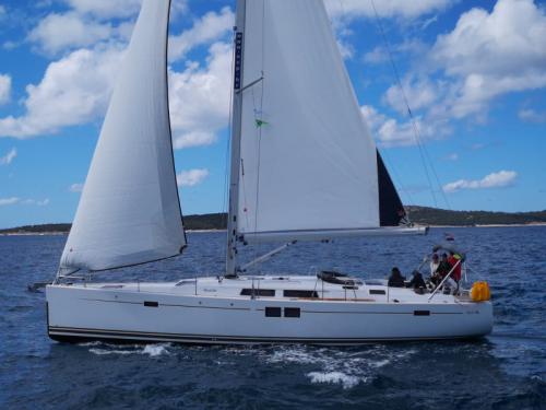 Sailboat Hanse 505 for rent in Marina Mandalina