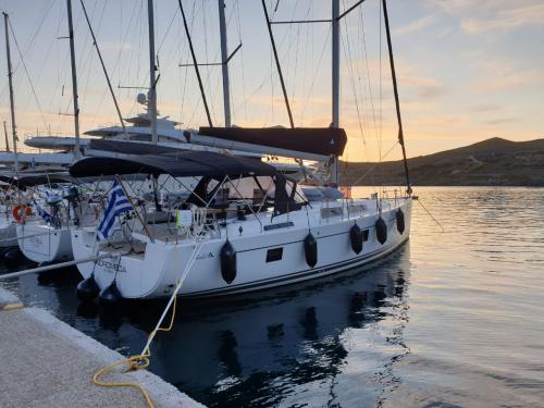 Sailing yacht Hanse 508 available for charter in Lavrio