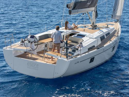 Sailboat Hanse 508 for hire in Athens