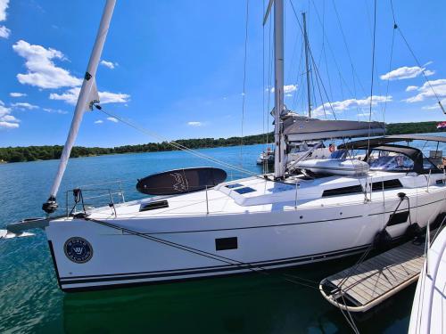 Segelyacht Hanse 508 chartern in Sibenik