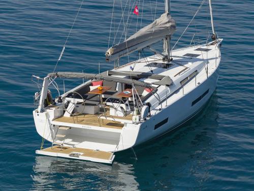 Sailing yacht Hanse 510 for rent in Sukosan Bibinje