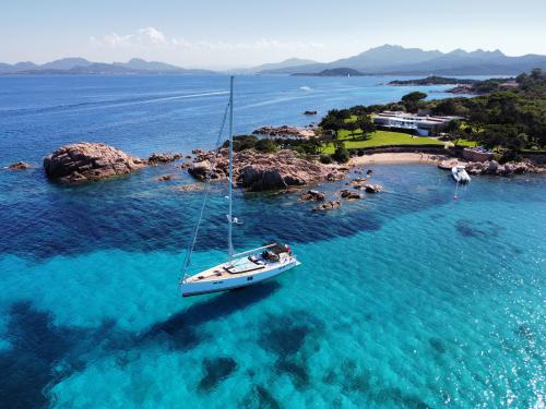 Sailing yacht Hanse 545 for charter in Golfo Aranci