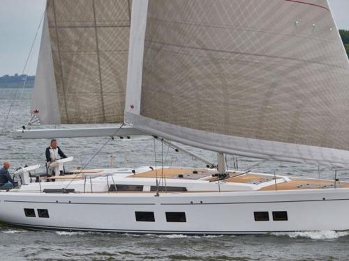 Sailboat Hanse 548 for rent in Lavrio