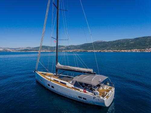 Sailboat Hanse 588 for charter in Sukosan Bibinje