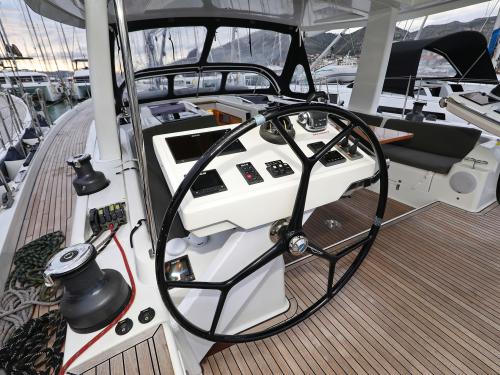 Segelyacht Hanse 588 chartern in SCT Marina Trogir