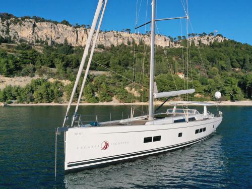 Sailing boat Hanse 675 for hire in Kastel Gomilica