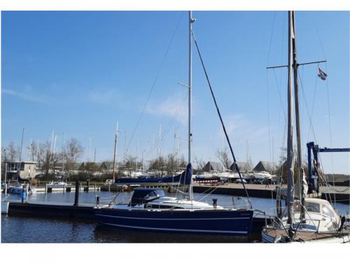 Sailing boat Huzar 30 for rent in Lemmer