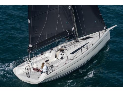 Sailing yacht Italia 11.98 for hire in Lavrio