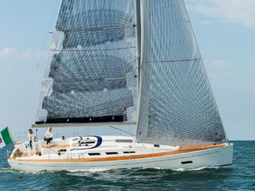 Yacht Italia 13.98 available for charter in La Trinite sur Mer