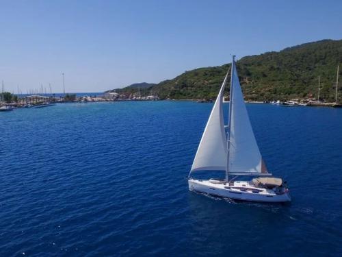 Yacht Jeanneau 53 available for charter in Adakoy