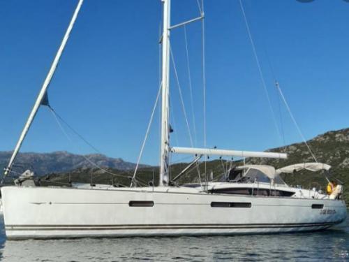 Yacht Jeanneau 53 for charter in Procida